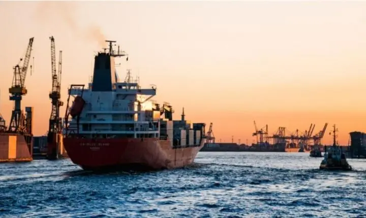 Balança comercial tem superávit de US$ 6,4 bilhões